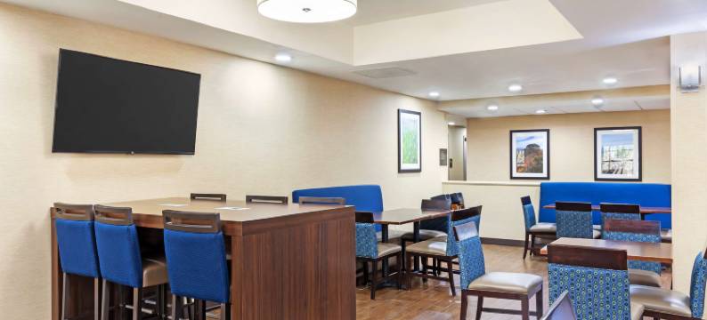 哈尼斯商场舒适套房酒店(Comfort Suites Hanes Mall)图片