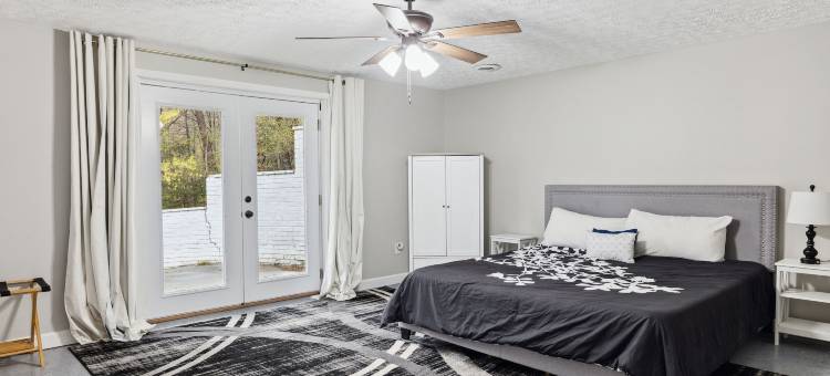 布拉夫山平房四卧住宅 by RedAwning(Bluff Mountain Bungalow 4 Bedroom Home by RedAwning)图片