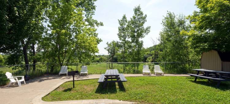 白河交叉路口温德姆速8酒店(Super 8 by Wyndham White River Junction)图片