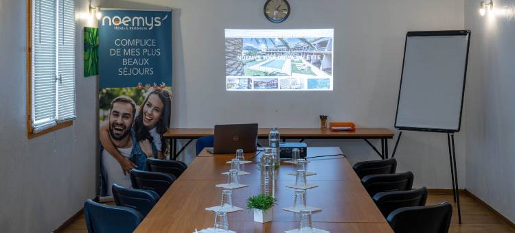 土伦瓦莱特诺米斯(Noemys Toulon la Valette - Hotel Restaurant Avec Piscine)图片