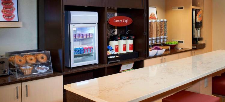 底特律诺维索尼斯塔简单套房酒店(Sonesta Simply Suites Detroit Novi)图片