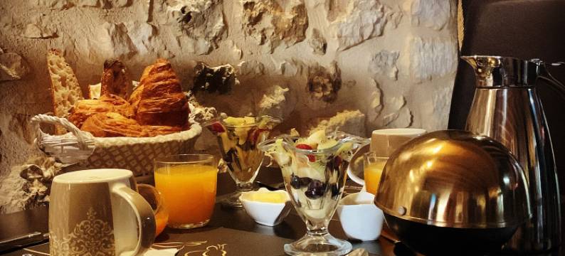 森林中的母鹿(La Biche au Bois)图片