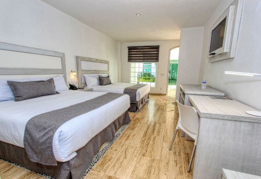 Hotel Splash Inn Hotel Overview