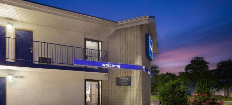 密歇根麦迪逊高地Travelodge by Wyndham酒店(Travelodge by Wyndham Madison Heights MI)图片