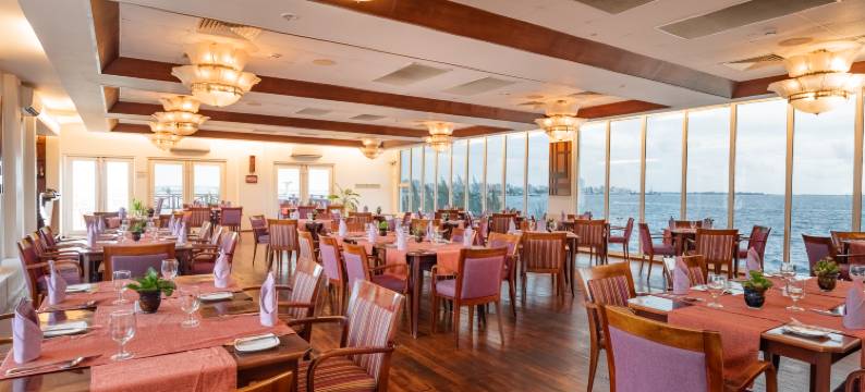 瑚湖尔岛酒店(Hulhule Island Hotel)图片
