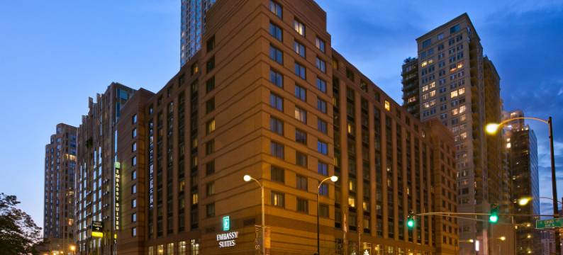 芝加哥市市区北岸希尔顿安泊酒店(Embassy Suites by Hilton Chicago Downtown River North)图片