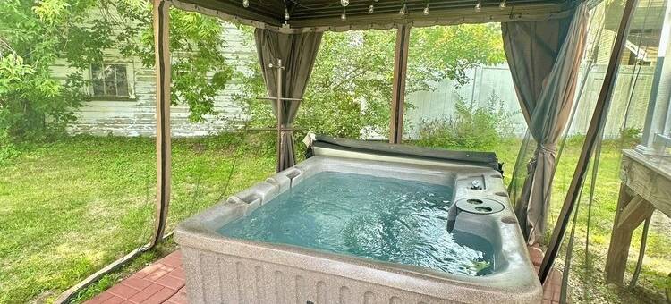 Modern Downtown Escape HotTub Fire Pit Games 12Ppl图片