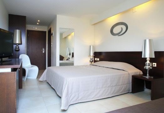 Golden Beach Hotel Overview