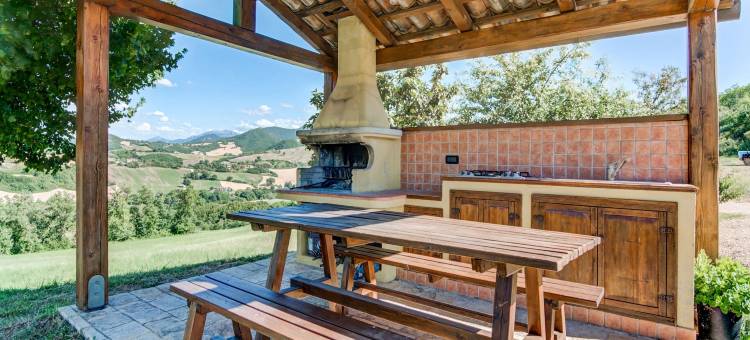 Holiday Home in Urbania with Hill Views图片