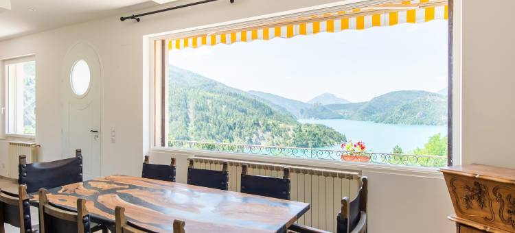 圣朱利安韦尔东公园乡村民宿(Country House in Saint-Julien near Verdon Park)图片