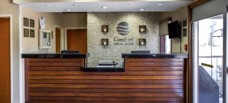 爱荷华市科拉维尔舒适套房酒店-近爱荷华河着陆(Comfort Inn & Suites Coralville - Iowa City Near Iowa River Landing)图片