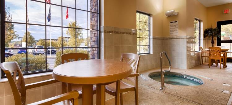 维克特贝斯特韦斯特优质套房酒店(Best Western Plus Victor Inn  Suites)图片