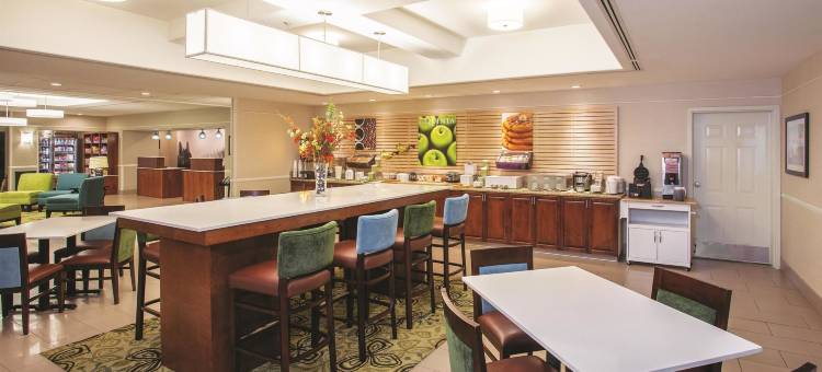 贝克斯菲尔德北拉昆塔温德姆套房酒店(La Quinta Inn & Suites by Wyndham Bakersfield North)图片