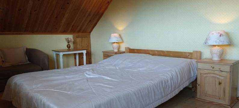 Half of a Holiday Home, Huge Garden, Pond图片