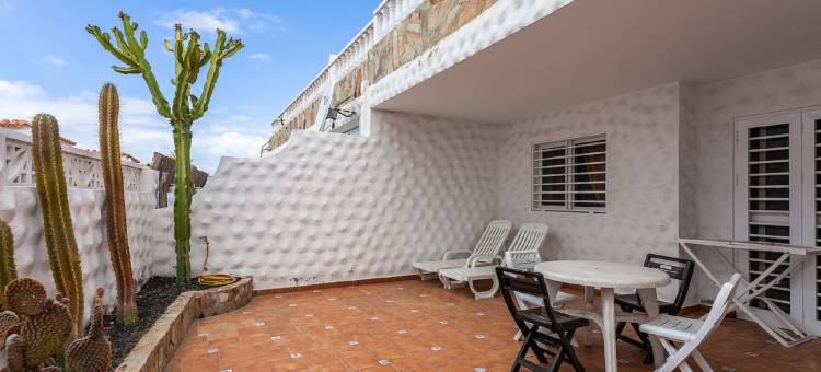 Apartment Near the Beach with a Huge Terrace Patio, Wifi and Parking图片