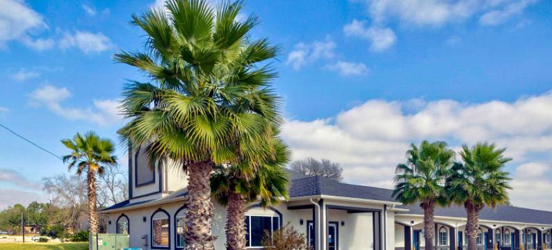 普莱森顿骑士旅馆贝尔蒙特客栈及套房酒店(Studio 6 Pleasanton, TX)图片