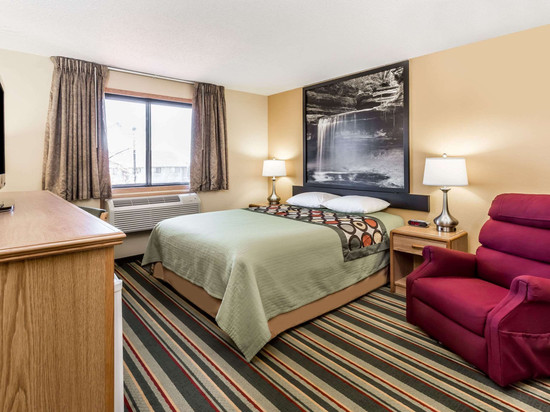 渥太华-饥饿岩速8酒店