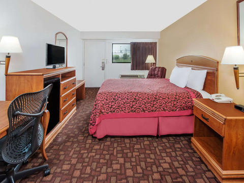 王国城温德姆戴斯酒店