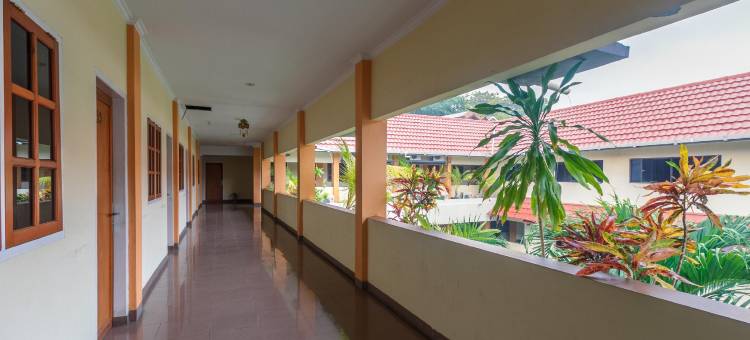 瑞德多兹酒店 @ 马纳多贾兰巴别帕拉莱克(RedDoorz at Jalan Babepalar Rike Manado)图片