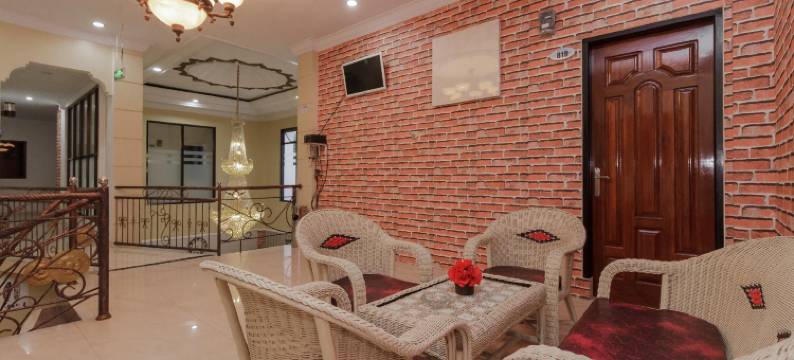 红多兹Plus酒店-近马那多玛拉拉扬海滩(RedDoorz Plus Near Pantai Malalayang Manado)图片