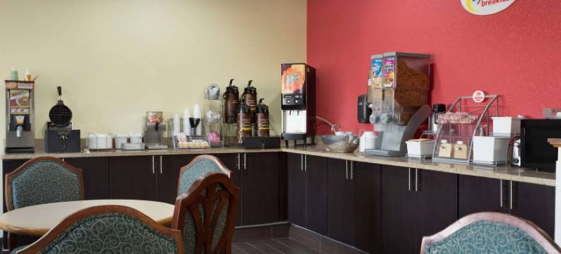 利斯萨米特速8酒店(Super 8 by Wyndham Lees Summit)图片