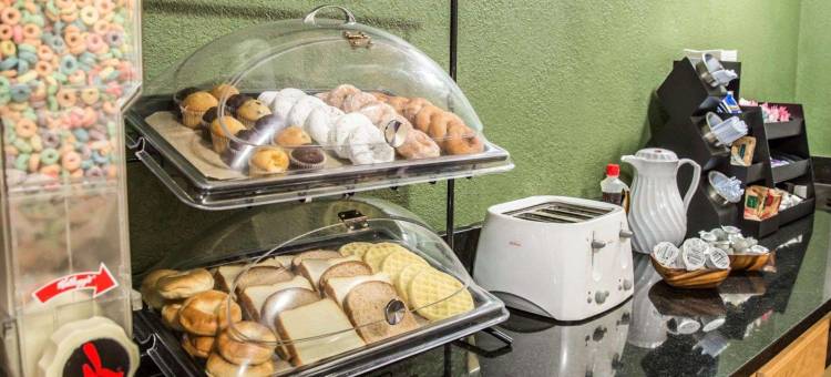 普利茅斯 64 号高速公路罗德威套房酒店(Rodeway Inn & Suites Plymouth Hwy 64)图片