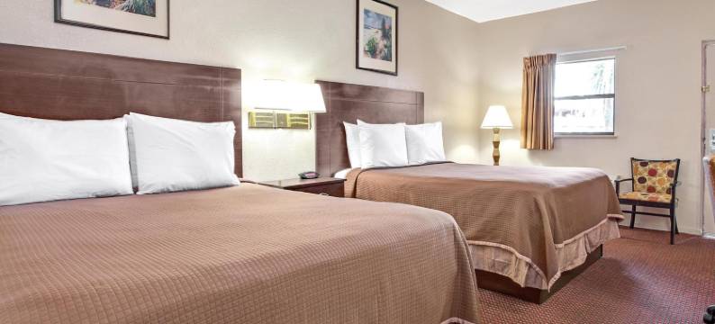 默夫里斯伯勒温德姆华美达酒店(Ramada by Wyndham Murfreesboro)图片