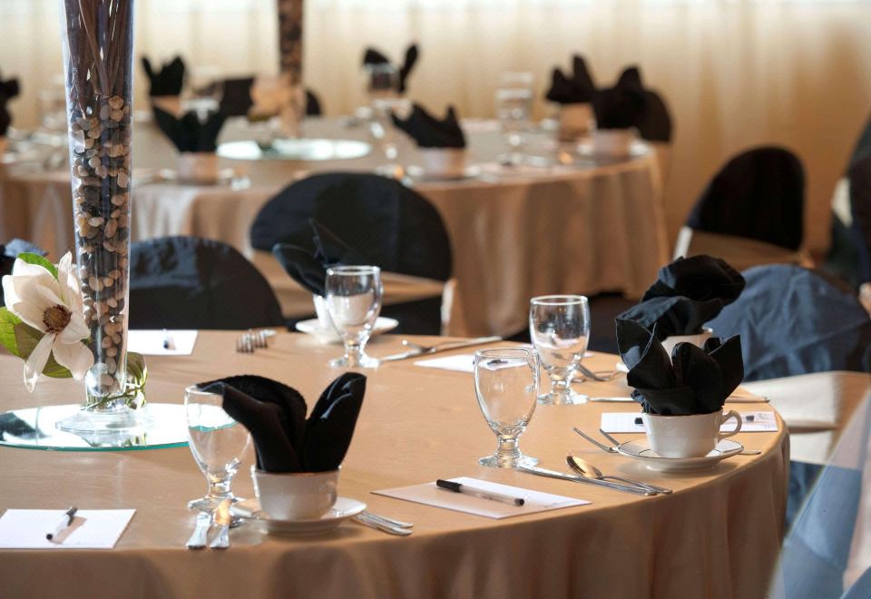 Radisson Suite Hotel OceanfrontHotel Overview