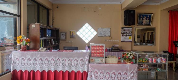 梭罗H&W红多兹酒店(RedDoorz at H&W Hotel Solo)图片