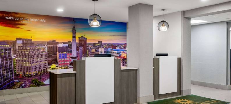 印第安纳波利斯机场行政公路拉昆塔温德姆酒店(La Quinta Inn by Wyndham Indianapolis Airport Executive Dr)图片