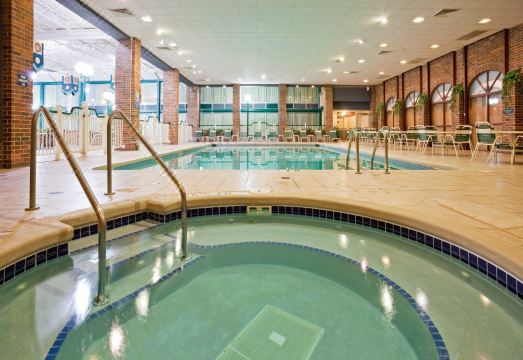 Radisson Hotel and Conference Center Fond du Lac Hotel Overview