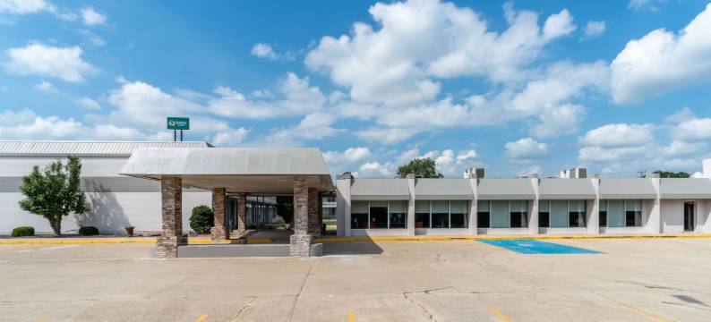 万达利亚凯艺套房酒店 - 近 I-70 及高速公路 51 号(Quality Inn & Suites Vandalia Near I-70 and Hwy 51)图片