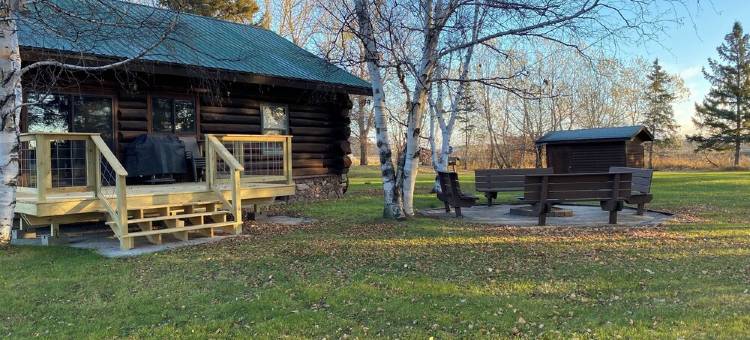 Log Home! Heated Garage! In town Warroad, MN. Close to Hockey Arenas & Fishing!图片