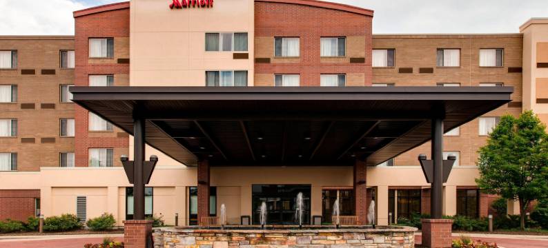 芝加哥绍姆堡/伍德菲尔德购物中心万怡酒店(Courtyard Chicago Schaumburg/Woodfield Mall)图片