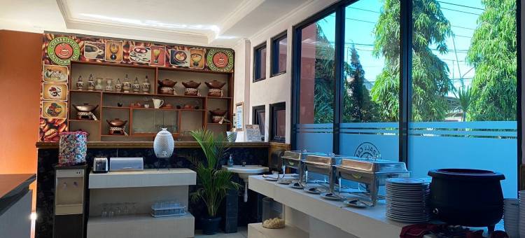 克唐古甘安格拉尼酒店(Anggraeni Hotel Ketanggungan)图片