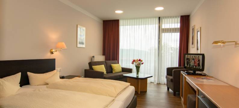 钢尼酒店和度假公寓Seeschlößchen(Garni Hotel & Ferienwohnungen Seeschlößchen)图片