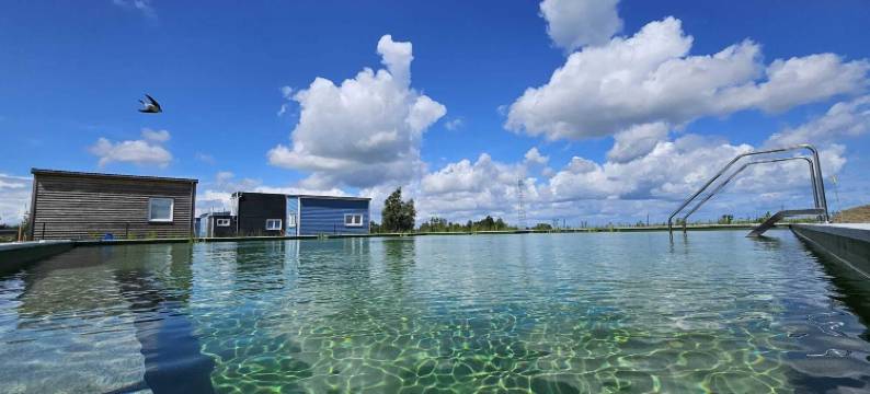 普里马露营度假村 - 波罗的海博登布利克(Prima Camping Resort Boddenblick -Stellplätze-Schlaffässer-Tiny Houses in Ostsee Nähe)图片