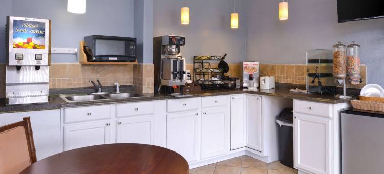 布兰森美洲佳价套房酒店-近大道(Americas Best Value Inn and Suites Branson Near the Strip)图片