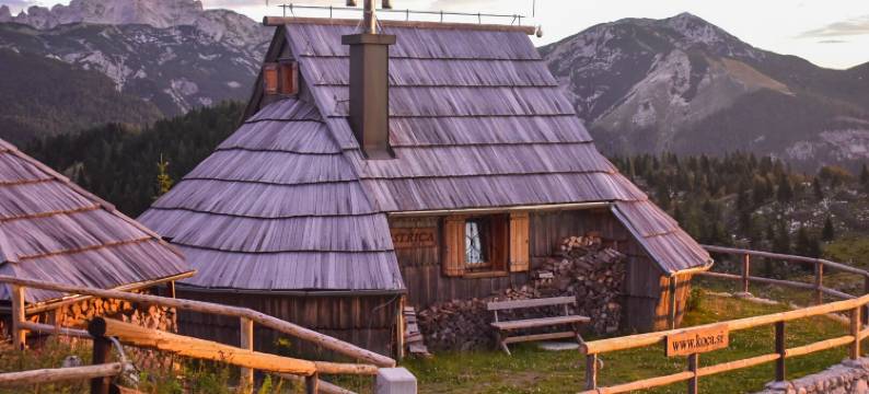 科卡欧吉斯特里卡 - 威力卡普拉妮娜酒店(Koča Ojstrica - Velika Planina)图片