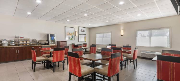 奥马哈舒适套房酒店(Comfort Suites Omaha Northwest)图片