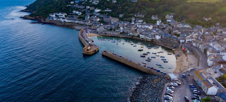 Beach House in Mousehole with Stunning Sea Views图片