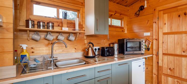 Pet-friendly chalet in Surlingham, No deposit图片