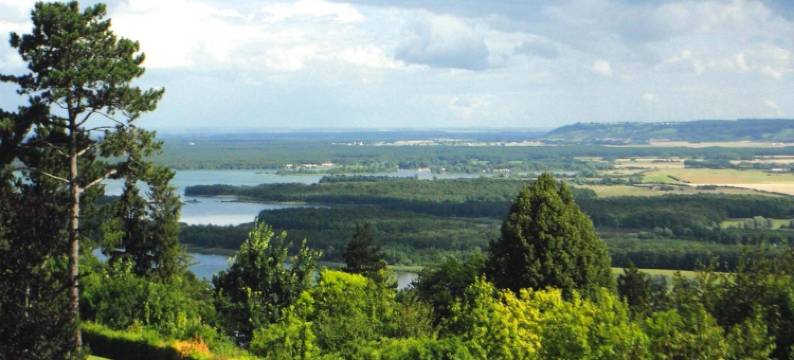 House near Lac de Madine with Historic Charm图片