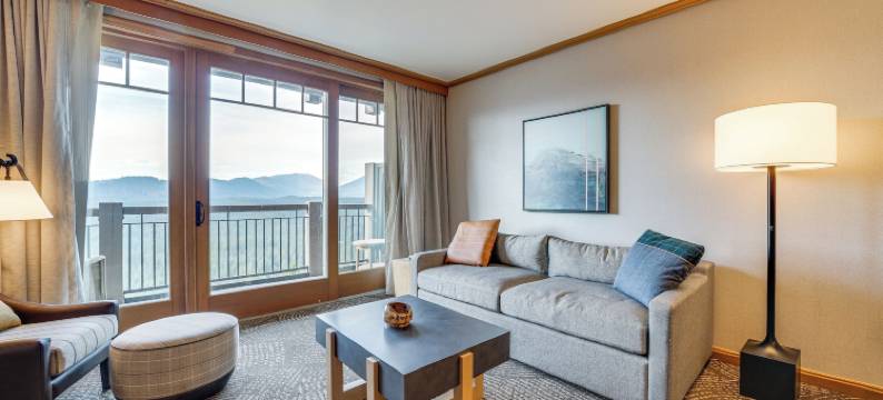 山景和泳池通道：克利艾伦公寓！(CLE Elum Condo with Pool Access and Mountain Views)图片