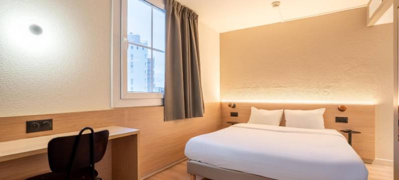 巴黎西部 - 叙雷纳桥至尊酒店(Premiere Classe Paris Ouest - Pont de Suresnes)图片