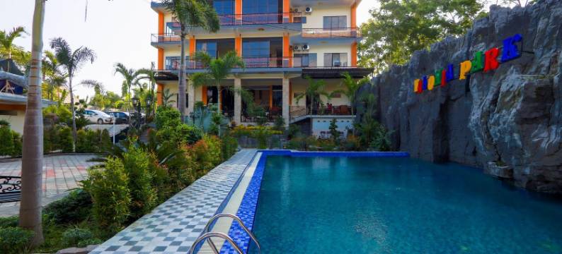 格兰德瓦洛尼亚酒店(Grand Valonia Hotel Cafe & Park Jember)图片