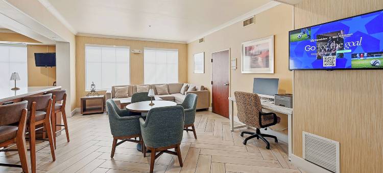 纳福贝斯特韦斯特优质套房酒店(Best Western Plus Hannaford Inn  Suites)图片
