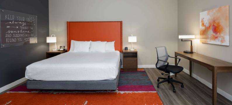 格林斯伯勒ARPT高点拉昆塔温德姆套房酒店(La Quinta Inn & Suites by Wyndham Greensboro Arpt High Point)图片