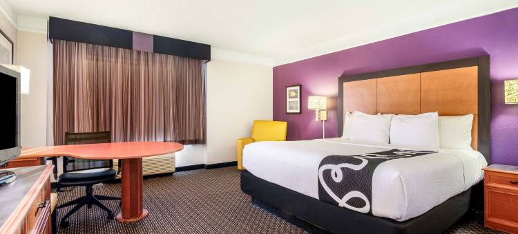 默特尔比奇百老汇区拉昆塔温德姆套房酒店(La Quinta Inn & Suites by Wyndham Myrtle Beach Broadway Area)图片