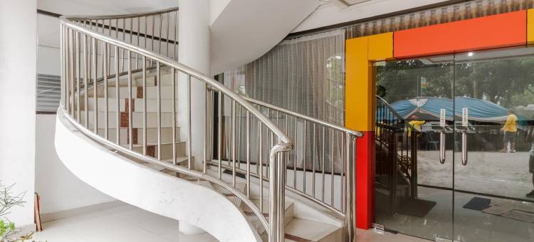 瑞德多兹酒店 - 附 RSU 苏阿卡印山(RedDoorz Syariah Near Rsu Suaka Insan Banjarmasin)图片